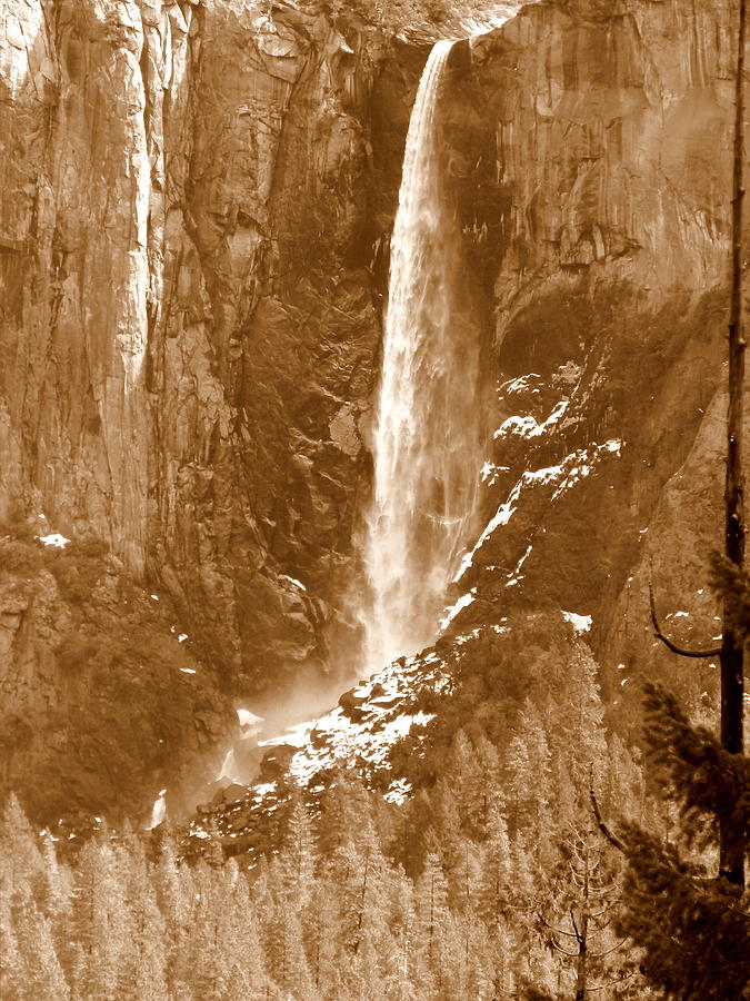 Yosemite Bridalveil Falls Photograph by Jeff Lowe