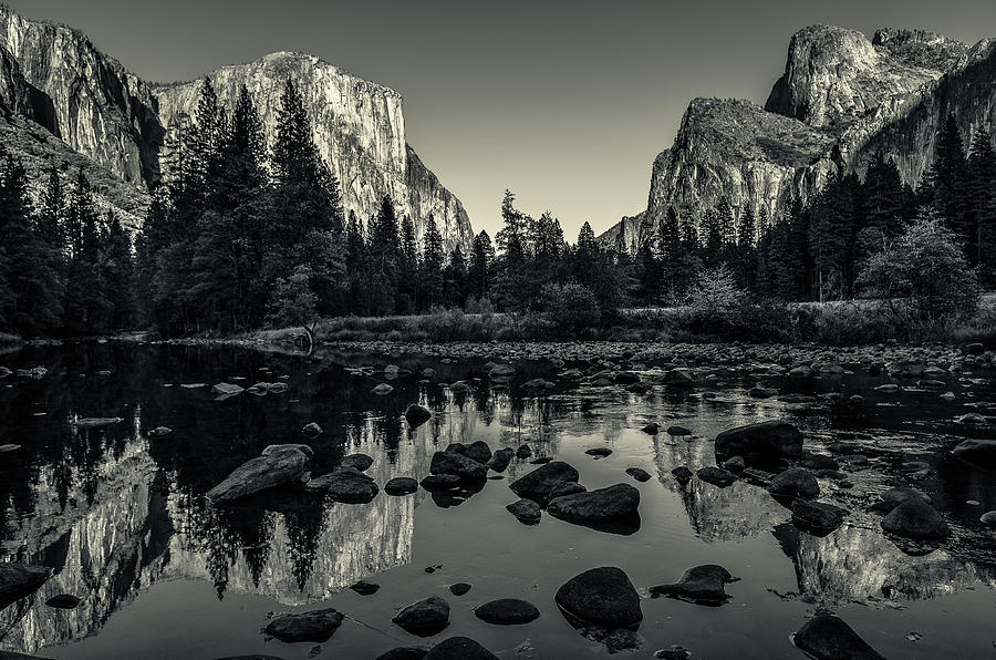 Yosemite National Park Photograph - Yosemite National Park Valley View Reflection by Scott McGuire