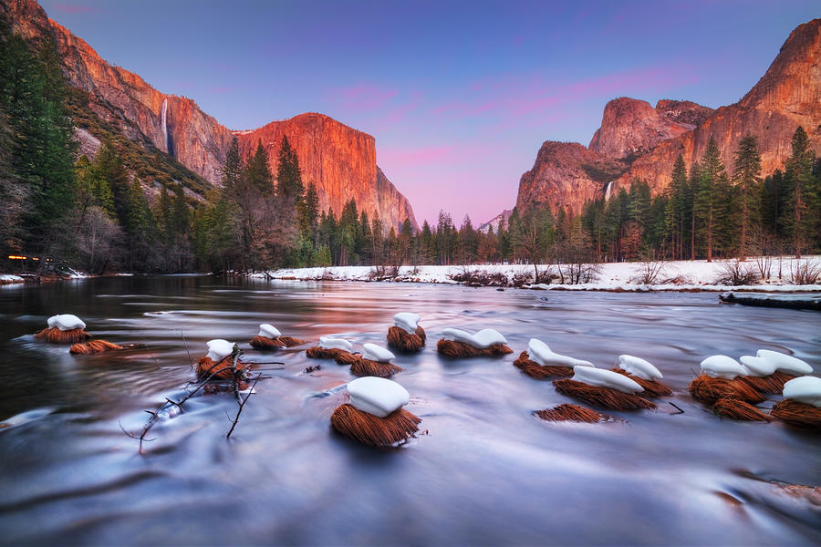 Yosemite Valley at dusk Photograph by William Lee