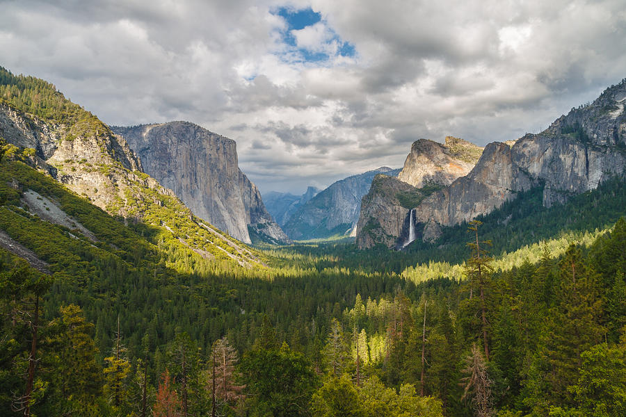 Yosemite National Park Photograph - Yosemite Valley by Sarit Sotangkur