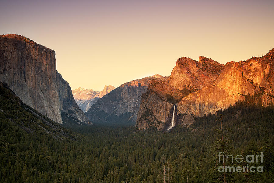Yosemite National Park Photograph - Yosemite Valley Sunset by Jane Rix