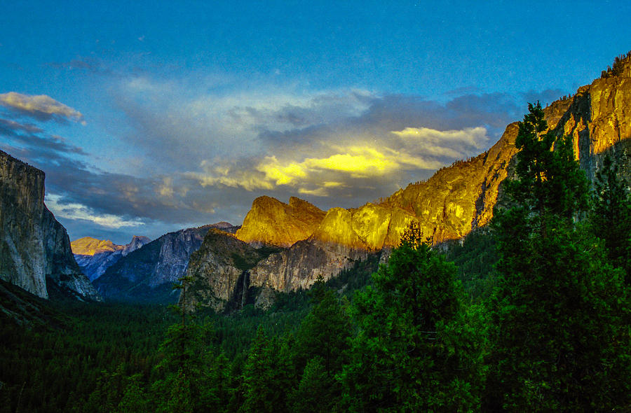 Yosemite Valley Sunset Photograph by Ross Henton