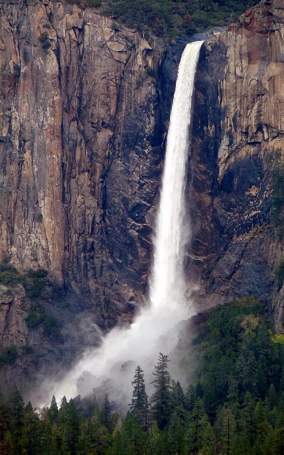 Yosemite Waterfall Bridalveil Photograph by Jeff Lowe