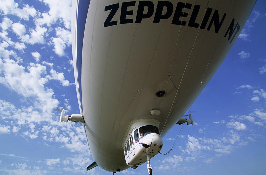 Zeppelin Nt In Flight Photograph by Philippe Psaila/science Photo Library