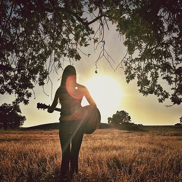 ☀🌾🎸 Thanks To @camrielucey For Photograph by Dylan Gongora