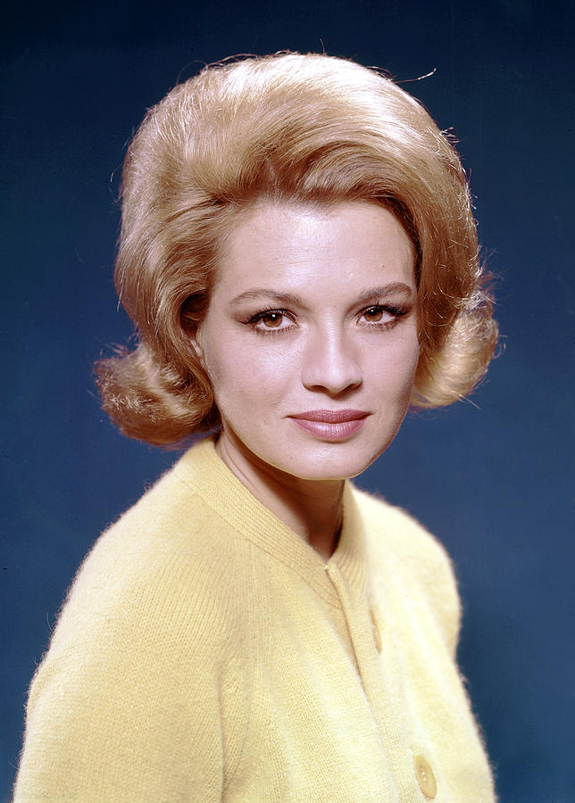 Angie Dickinson, 1963 Photograph by Everett.