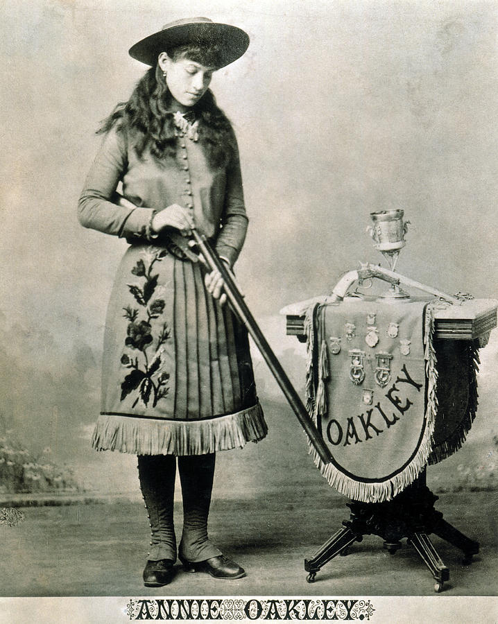 Annie Oakley (1860-1926) #1 Photograph by Granger