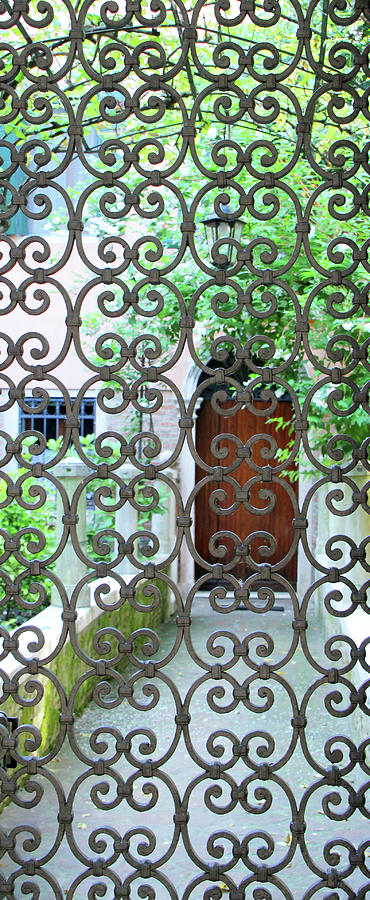 Beyond the Gate by VICKI HONE SMITH Beyond the Gate by VICKI HONE SMITH