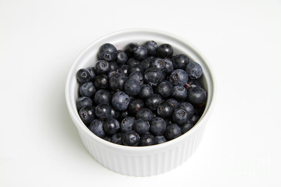 Bowl Of Blueberries #1 Photograph by Photo Researchers, Inc.