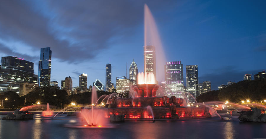 Buckingham Fountain in Chicago Photograph by Roger Lapinski