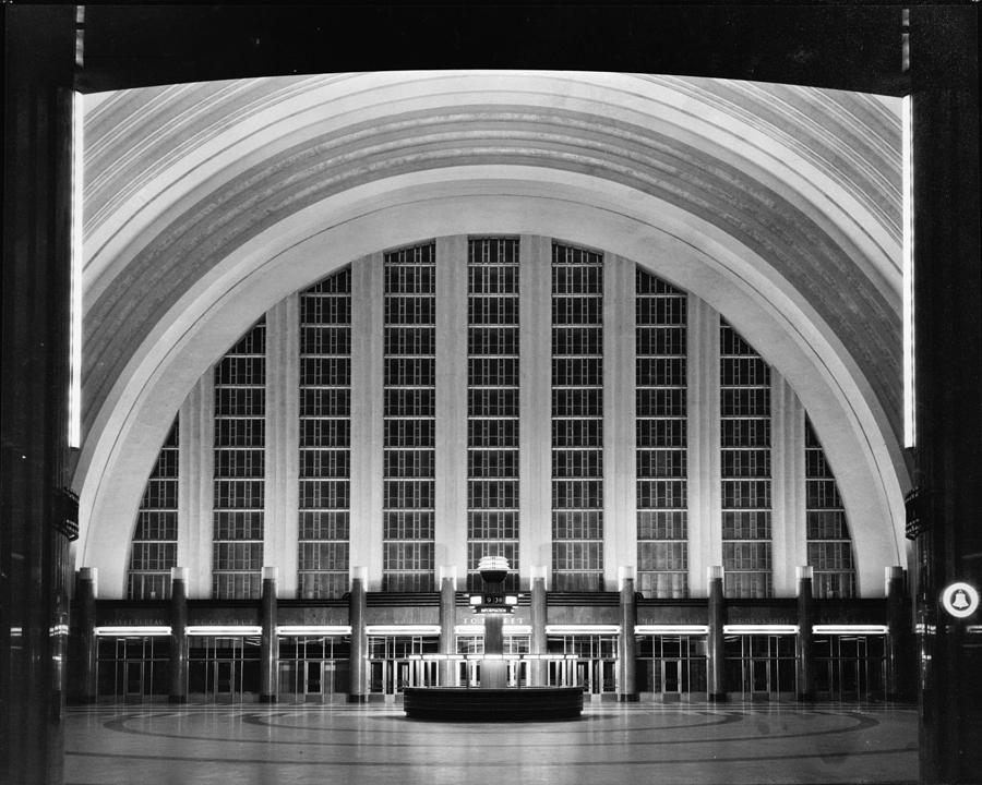 Cincinnati Union Terminal, Concourse Photograph by Everett - Fine Art ...