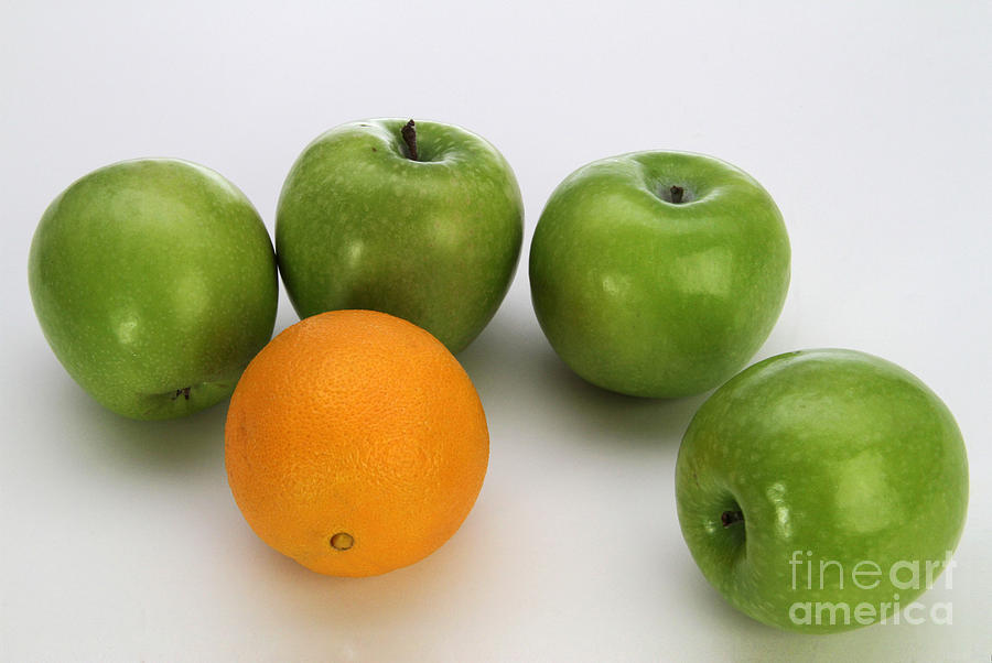 Comparing Apples And Oranges #1 Photograph by Photo Researchers, Inc.