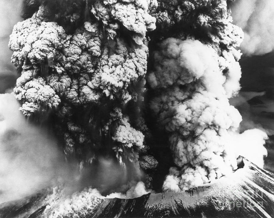 Eruption Of Mount St. Helens #1 Photograph by Science Source