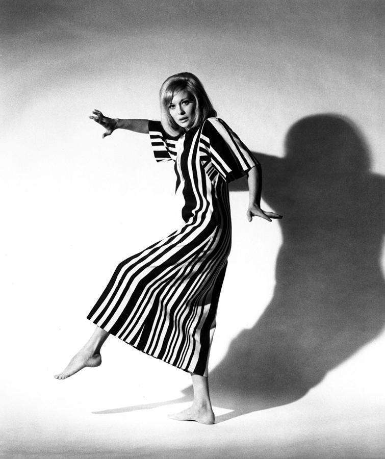 1960s Fashion Photograph - Faye Dunaway, Portrait C. 1960s by Everett.
