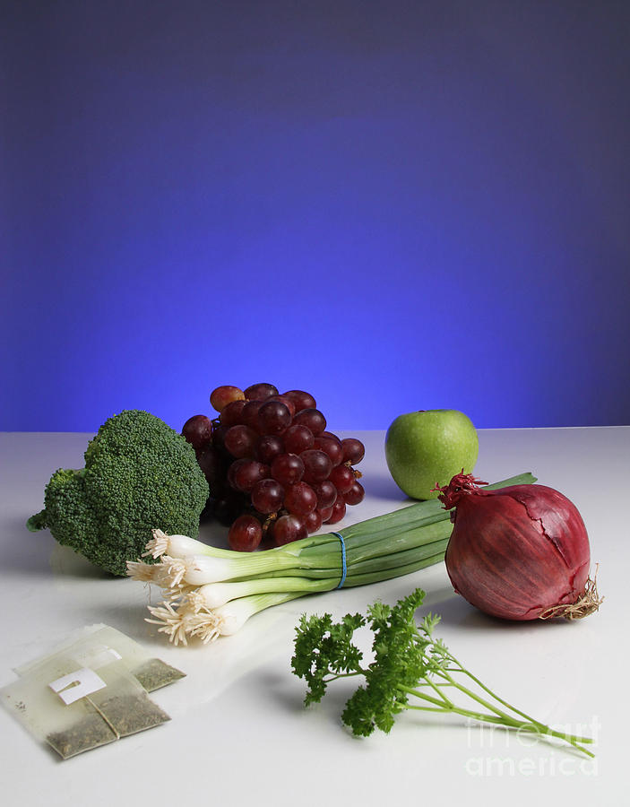 Foods Rich In Quercetin #1 Photograph by Photo Researchers, Inc.