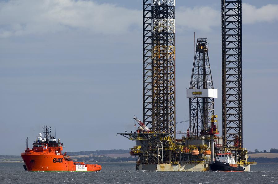 Jackup Oil Drilling Rig, North Sea Photograph by Duncan Shaw - Fine Art ...