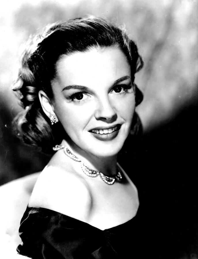 Judy Garland, 1940s Photograph by Everett | Fine Art America