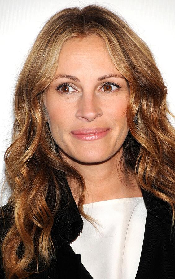 Julia Roberts At Arrivals For Jesus #1 Photograph by Everett
