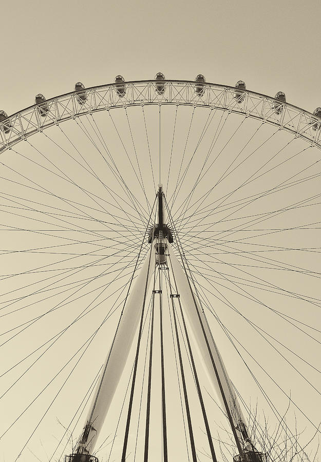 Black And White Photograph - London Eye #1 by Vinicios De Moura