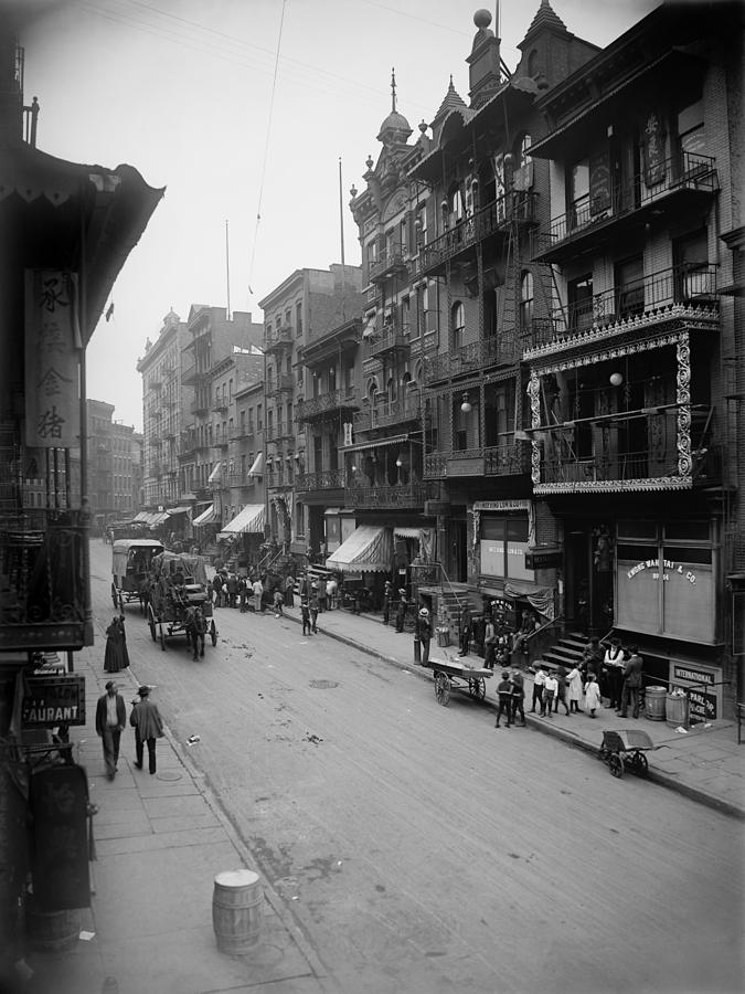 Mott Street In New York Citys Chinatown Photograph by Everett