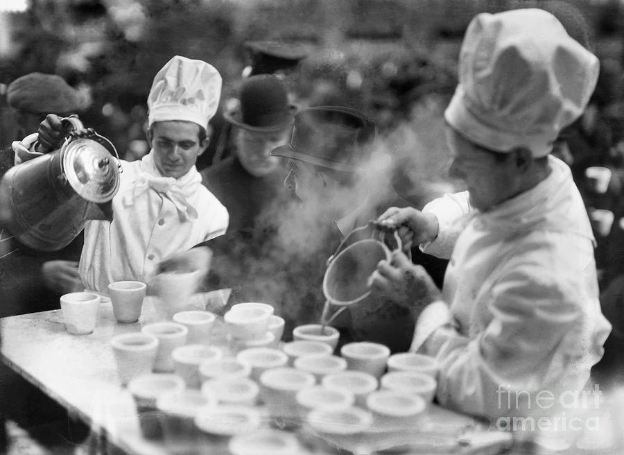 New York: Bread Line, 1915 #1 Photograph by Granger