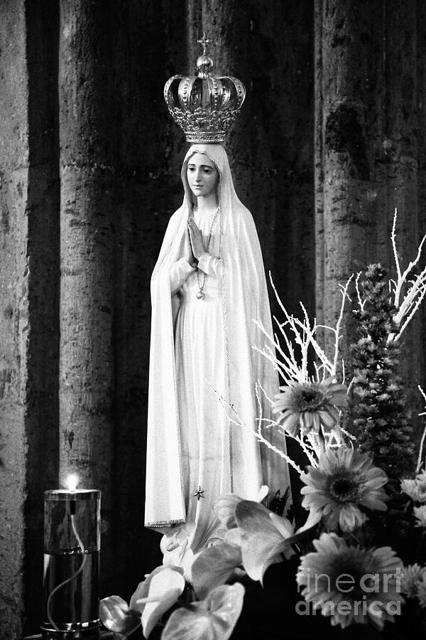 Our Lady of Fatima #2 Photograph by Gaspar Avila