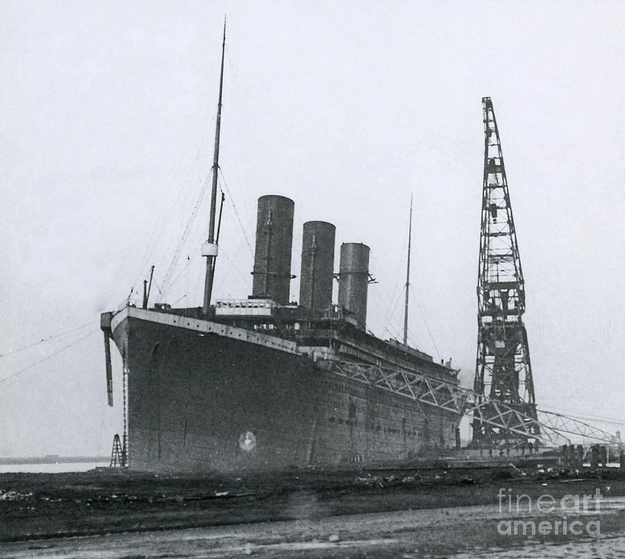 Outfitting The Titanic #1 Photograph by Photo Researchers