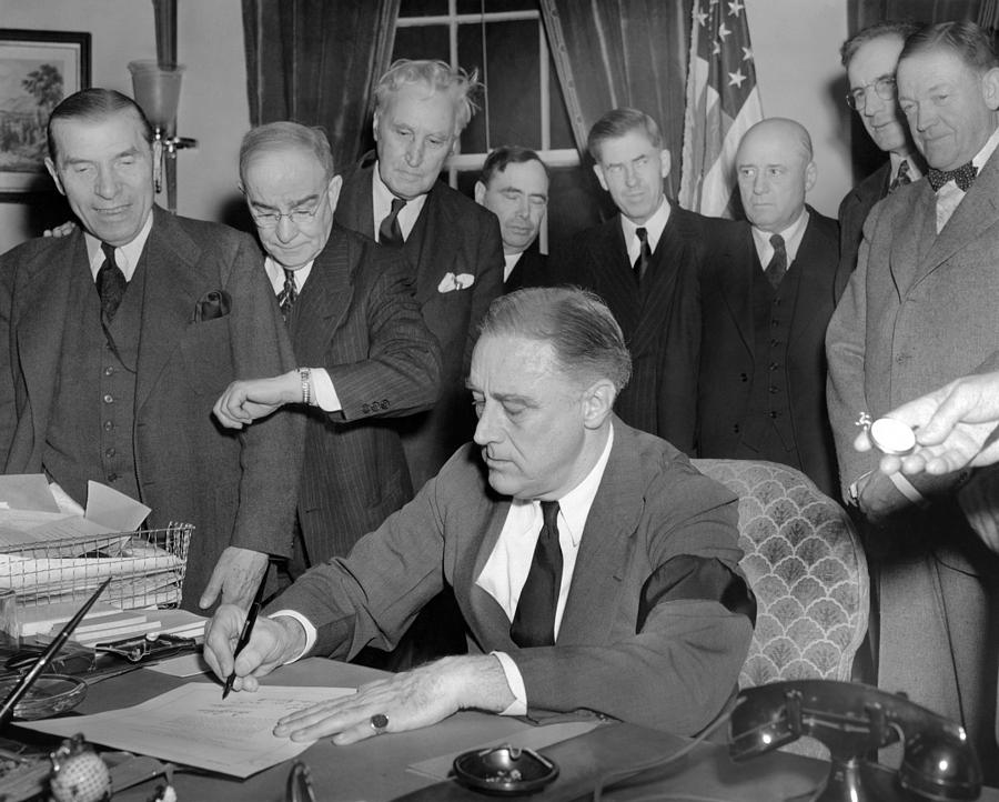 President Franklin D. Roosevelt Signs Photograph by Everett - Fine Art ...