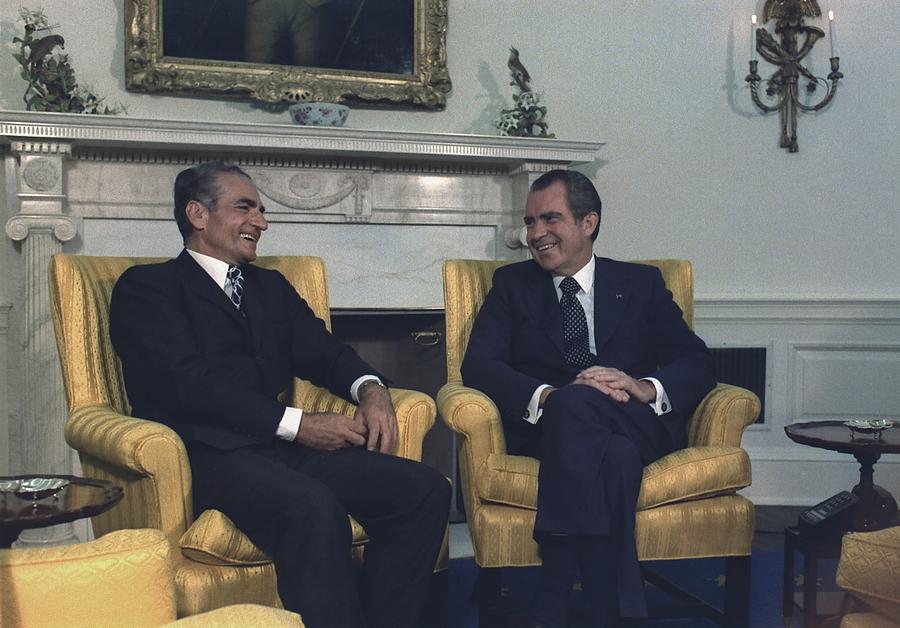 History Photograph - President Nixon And The Shah Of Iran #1 by Everett