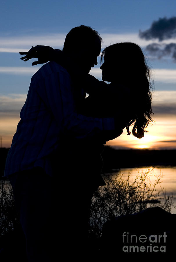 romantic couple silhouette