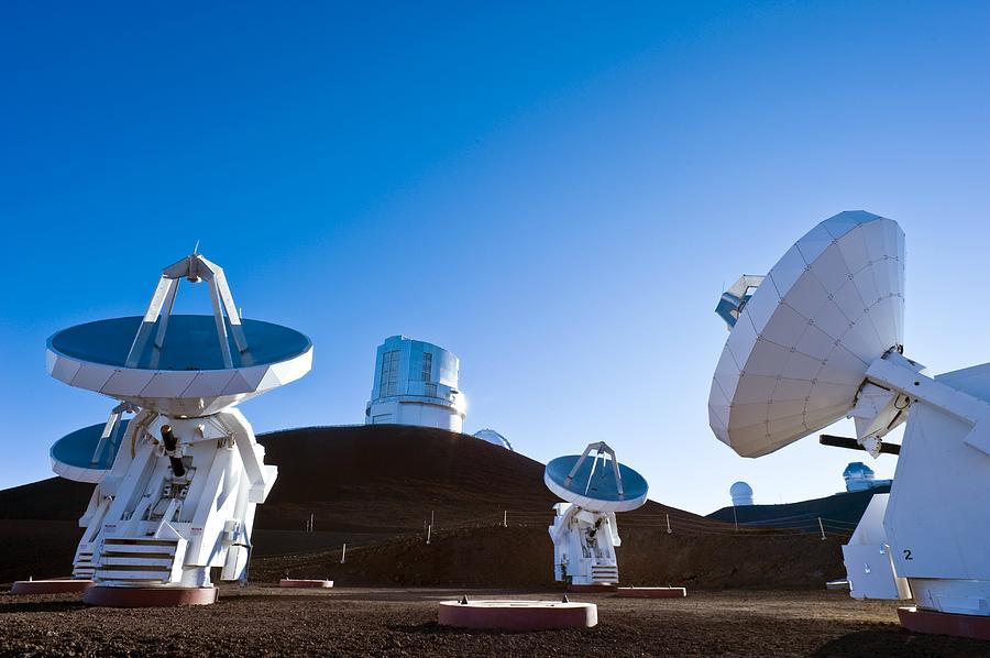 Submilllimeter Array Telescopes, Hawaii Photograph by David Nunuk