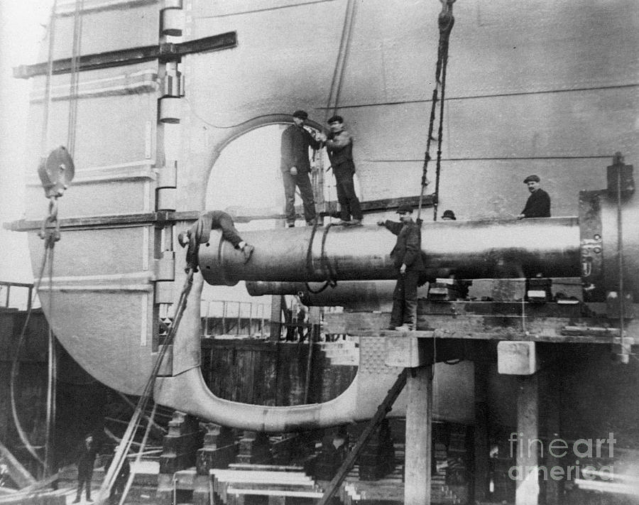 Titanic: Construction, 1912 #1 Photograph by Granger