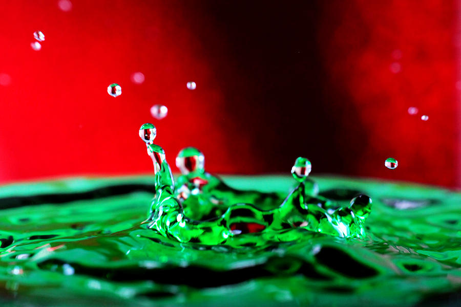 Water drop splashing #1 Photograph by Paul Ge