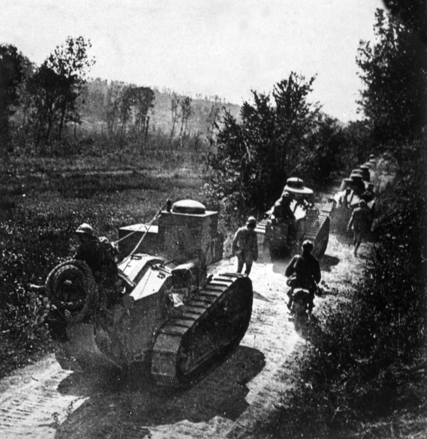 World War I, French Renault Tanks Photograph by Everett - Fine Art America