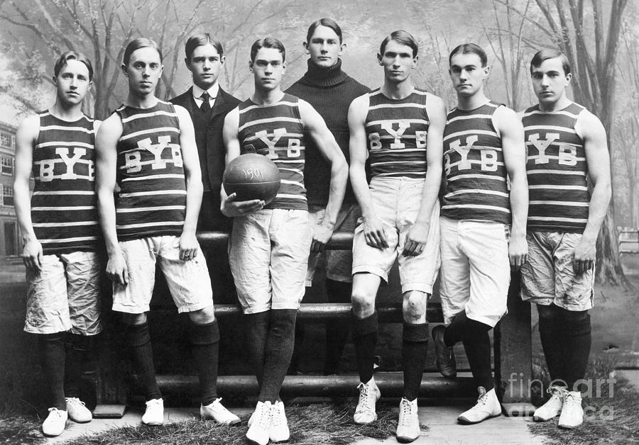 Yale Basketball Team, 1901 #1 Photograph by Granger