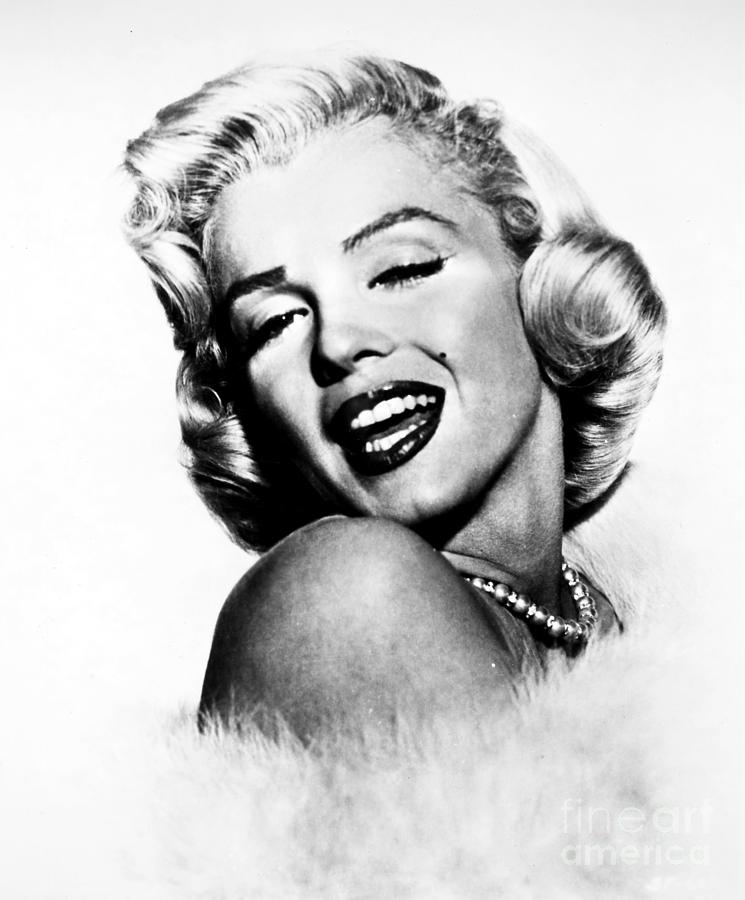 Portrait Photograph - Marilyn Monroe #9 by Granger