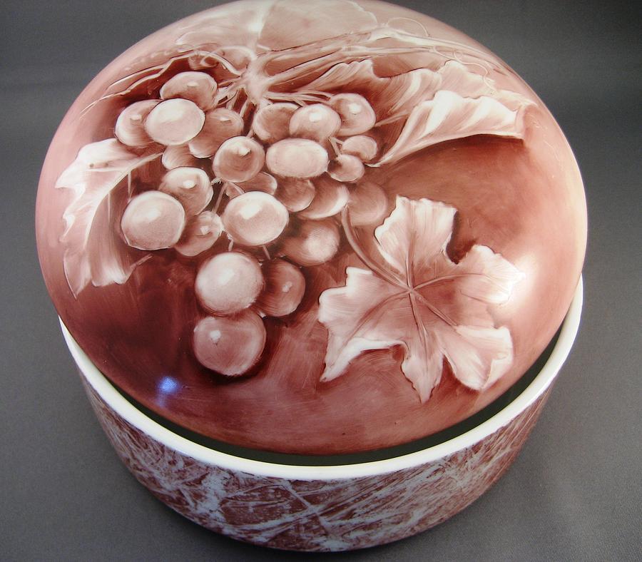 Grape Ceramic Art - 116 Round Box Wipe Out Grapes by Wilma Manhardt