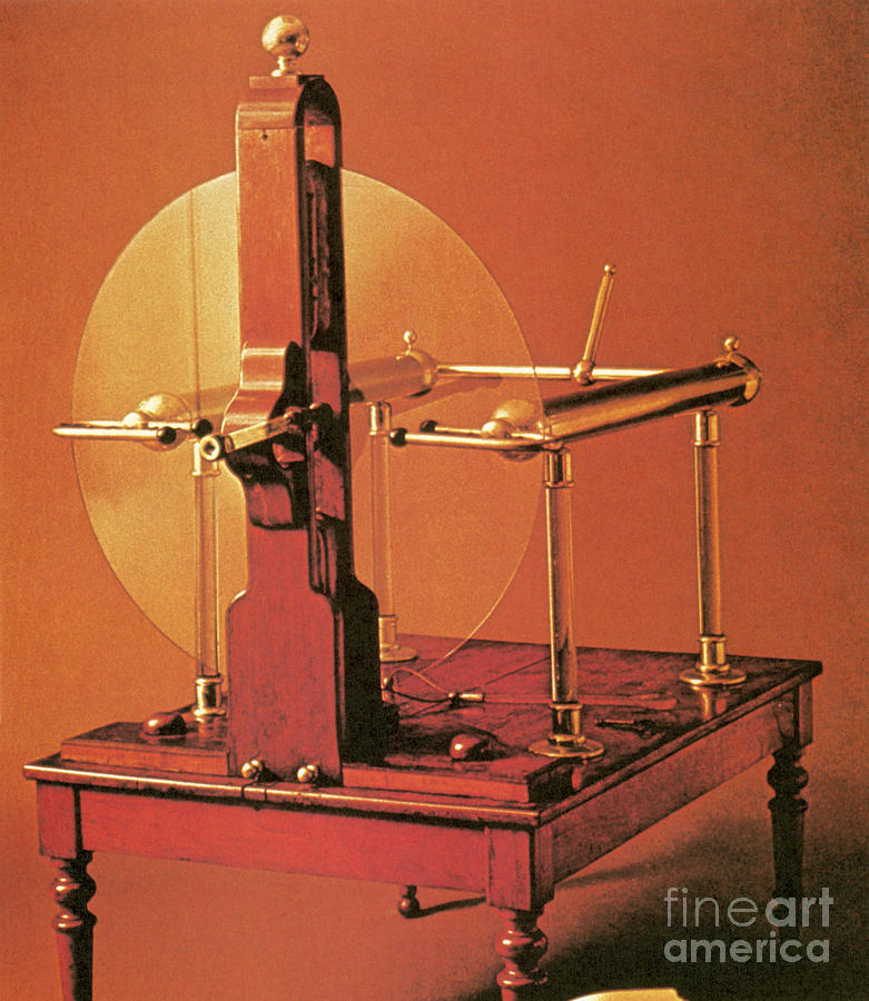 18th Century Electrostatic Generator Photograph by Science Source