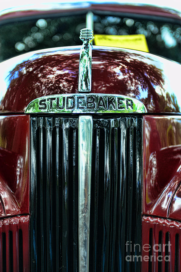 1947 Studebaker Grill Photograph by Paul Ward
