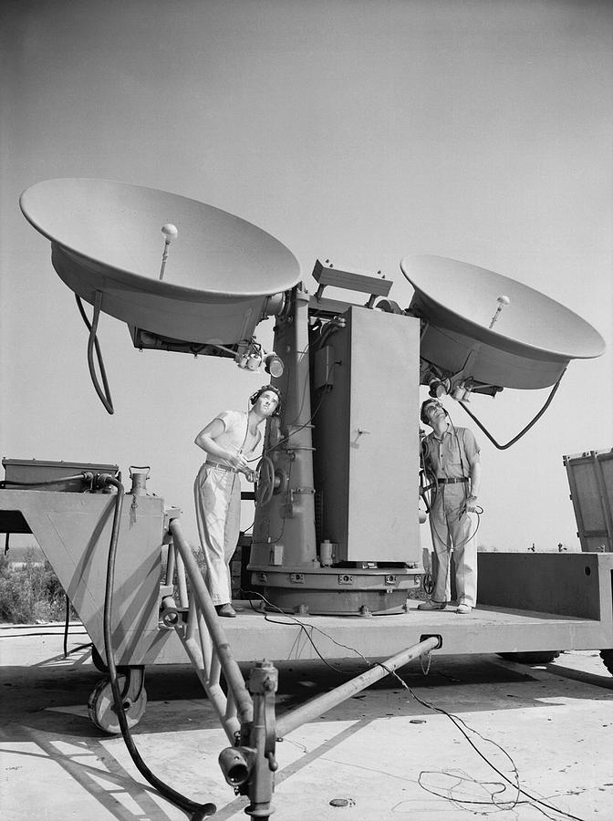 1950 Doppler Radar Antenna Has Metallic Photograph by Everett Pixels