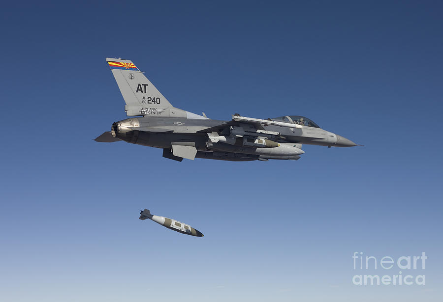 An F-16 Fighting Falcon Releases Photograph
