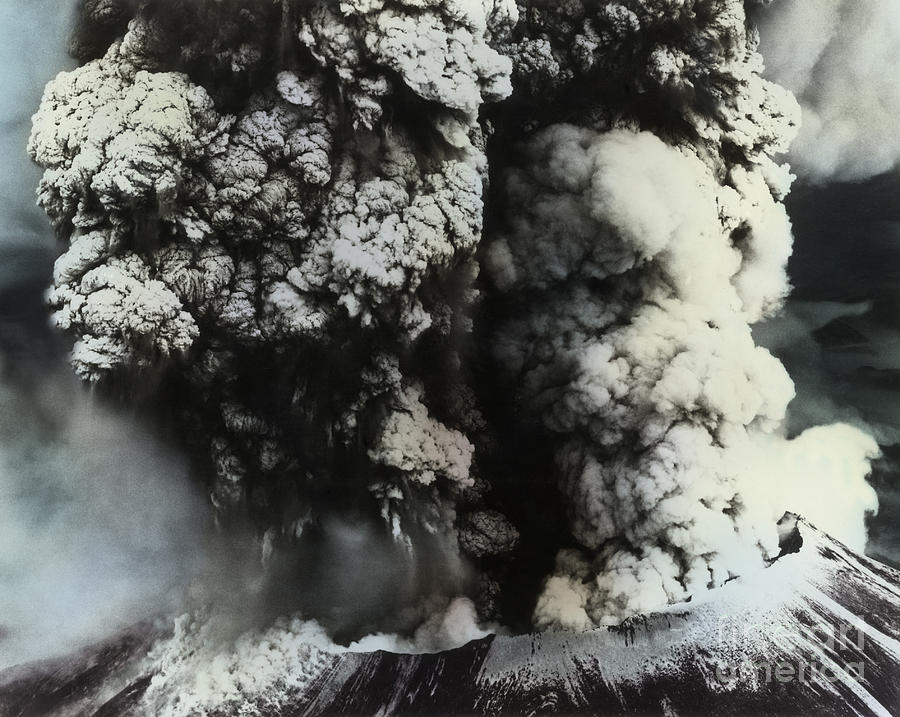 Eruption Of Mount St. Helens #2 Photograph by Science Source