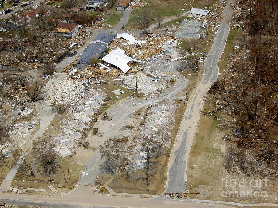 Katrina Photograph - Hurrican Katrina Damage #2 by Science Source