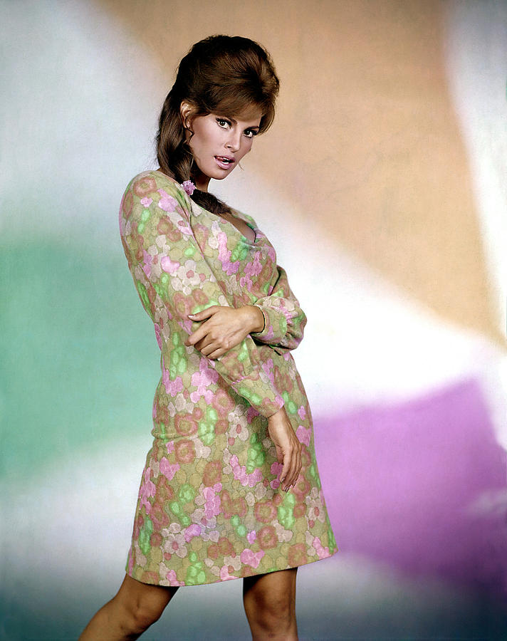 Raquel Welch, 1960s #2 Photograph by Everett