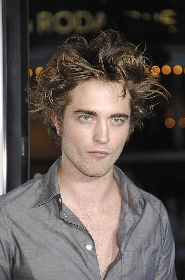 Robert Pattinson Photograph - Robert Pattinson At Arrivals #2 by Everett