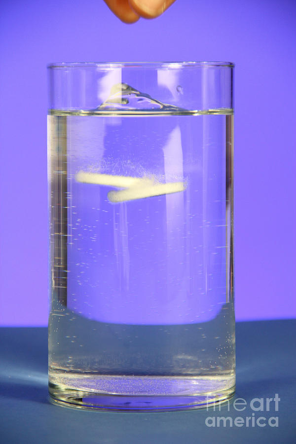 Alka-seltzer Dissolving In Water #3 Photograph by Photo Researchers, Inc.