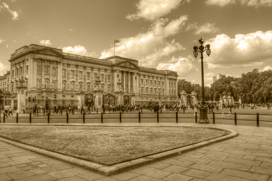 Buckingham Palace #3 Photograph by Chris Day