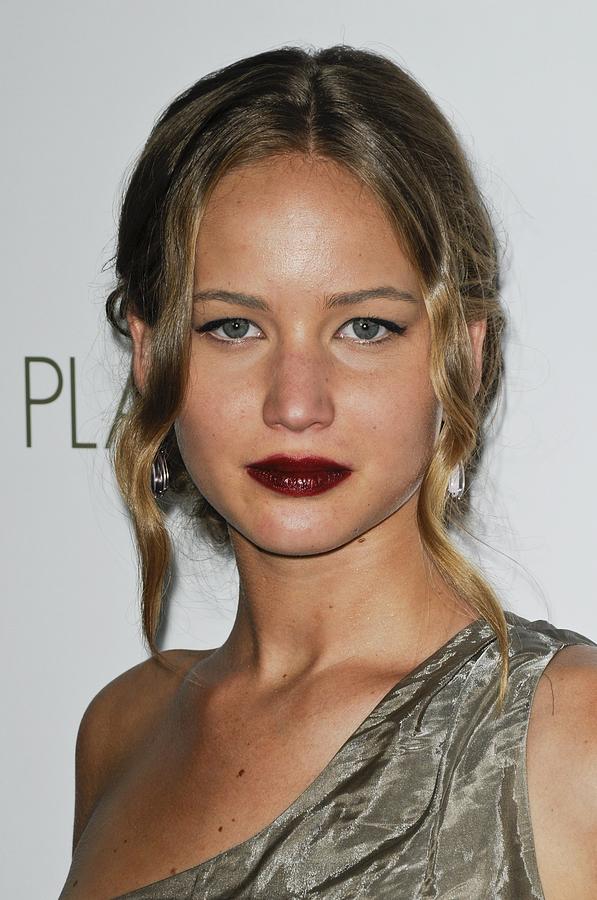 Jennifer Lawrence Photograph - Jennifer Lawrence At Arrivals For The #3 by Everett