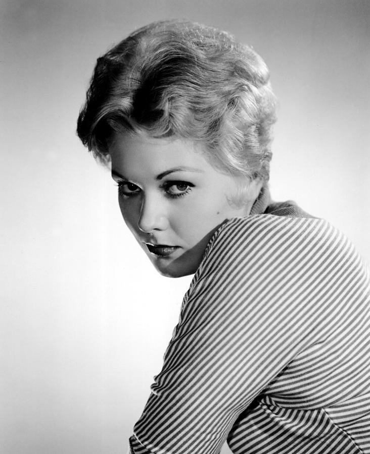 Kim Novak, 1956 #3 Photograph by Everett - Pixels