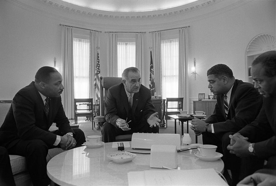President Lyndon Johnson Meets #3 Photograph by Everett